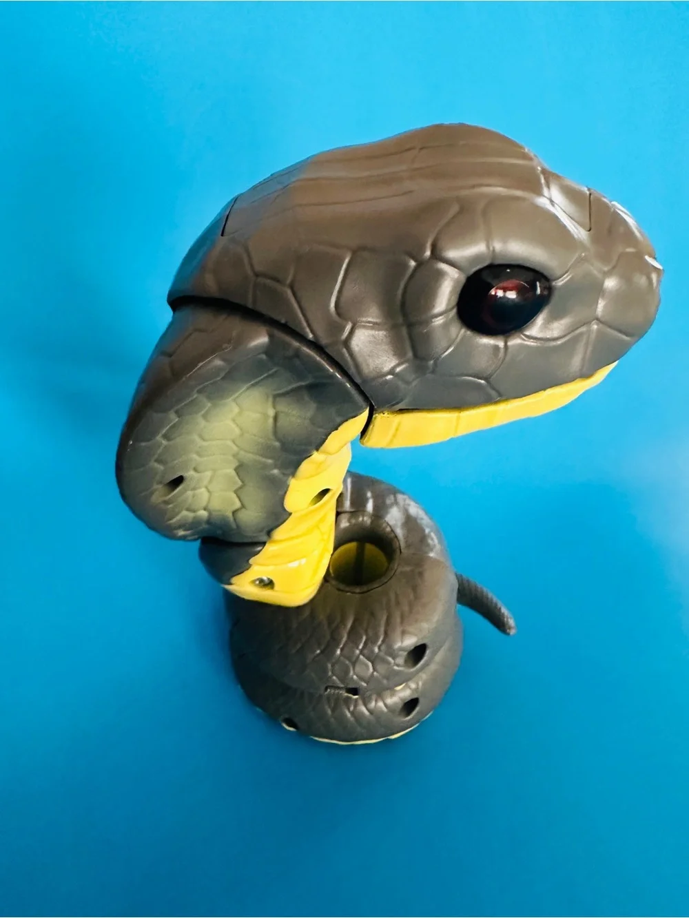 WOWWEE Fingerlings Untamed Fang King is Cobra Snake Toy w/Sound Motion Lights 6”